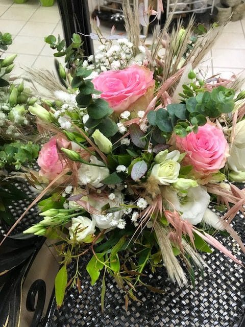 bouquet de mariee 1 1 rotated e1691408712883 - Bouquets de mariée (Champêtre, romantique)